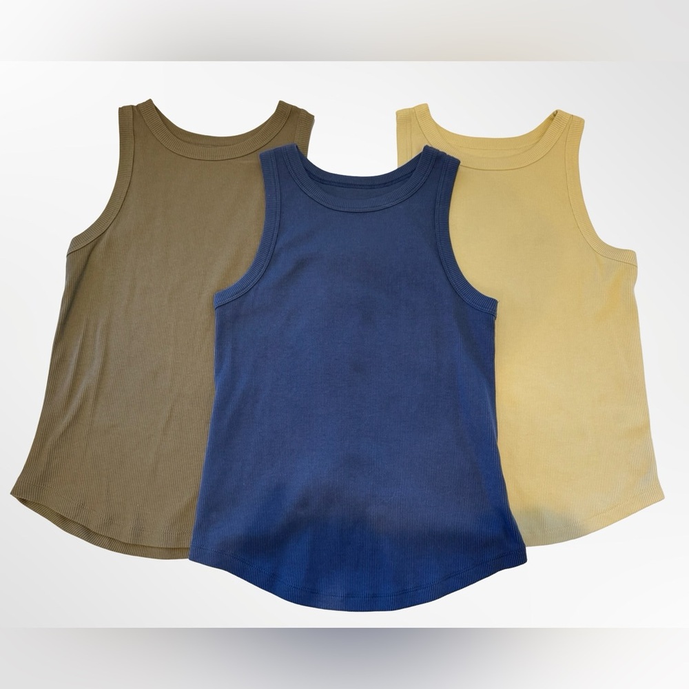 SO / EUC Women’s Favorite Tank Tops with Curved Hem Set of 3 Sz M
